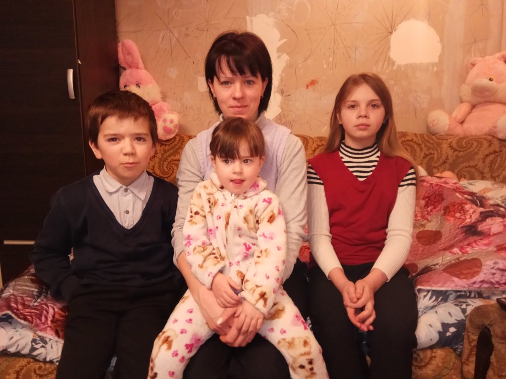 Помощь волонтеров многодетной семье