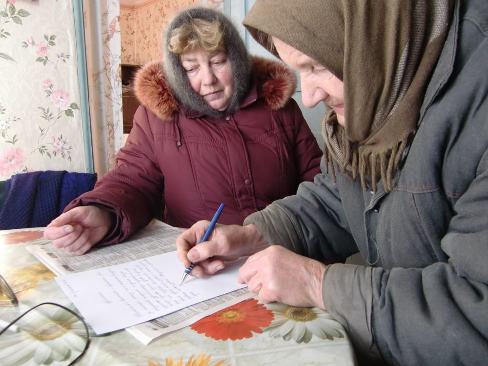 Волонтеры снова помогли нуждающейся пенсионерке