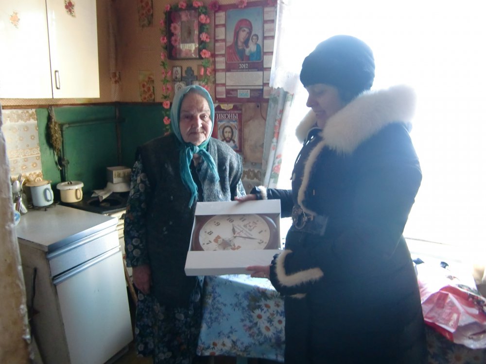 Поздравление труженицы тыла в с.Днепровское