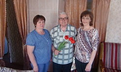 Поздравление ветеранов с 73-й годовщиной Победы в Великой Отечественной войне