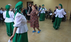 Праздничное выступление в среде людей с ограниченными физическими возможностями, приуроченное празднованию Дня Весны и Труда